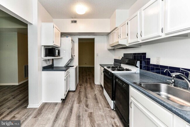 Building Photo - 11831 Shire Ct
