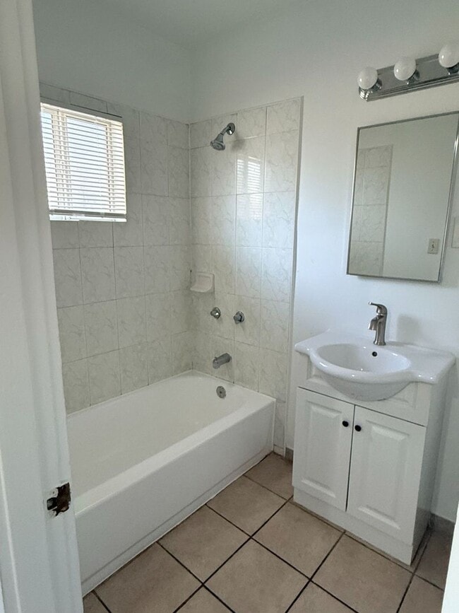 Building Photo - 1266 W Stoneridge Ct