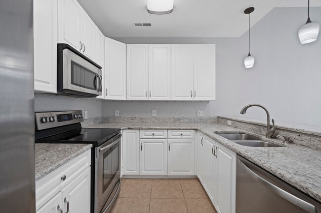 Building Photo - 405 Hidden Shrs Ct