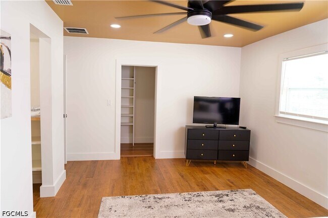 Building Photo - 4842 Triton Ct W