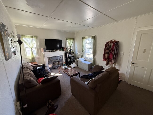 Building Photo - 121 Linden Ave