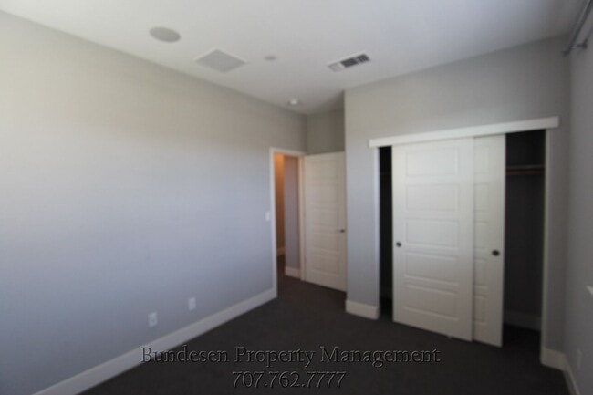 Building Photo - 5350 Kelliann Pl