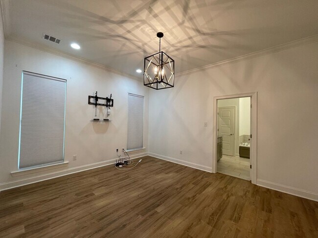 Building Photo - 3 Bedroom Garden Home in Stonelake Village...