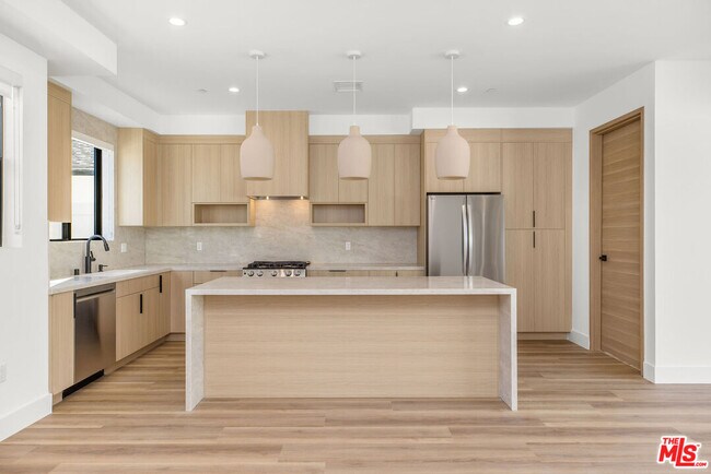 Building Photo - 19535 Strathern St