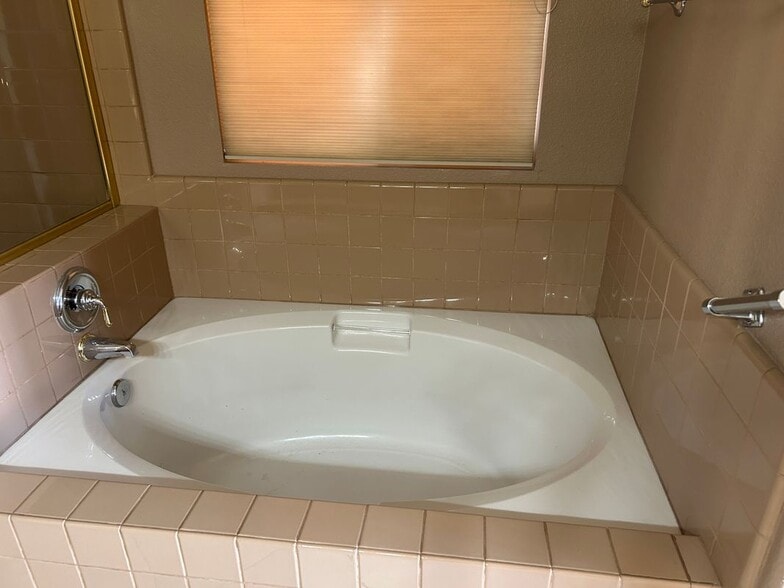 Building Photo - 5034 Singing Hills Dr