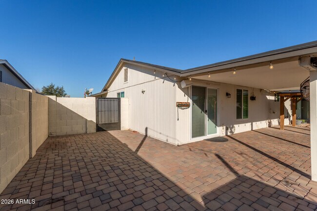 Building Photo - 2003 N Los Arboles Ct