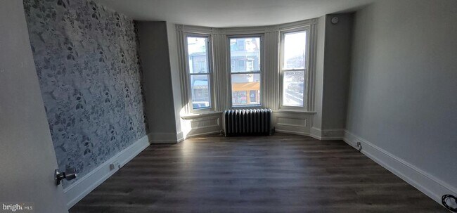 Building Photo - 348 S 11th St