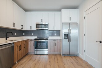 Building Photo - 67 Summer Ave