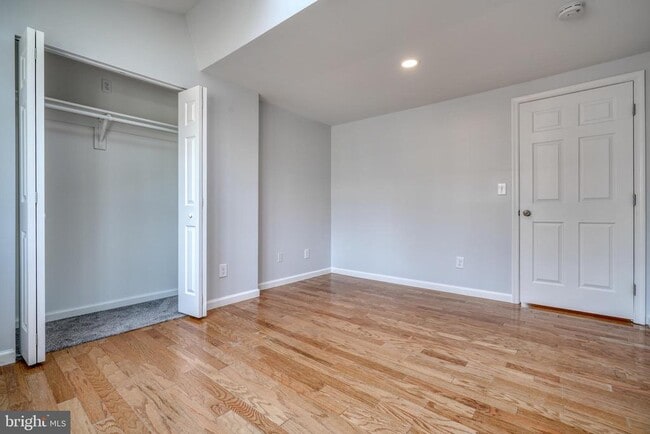 Building Photo - 427 Greenwood Rd