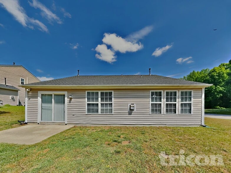 Building Photo - 3120 Riverbrooke Dr
