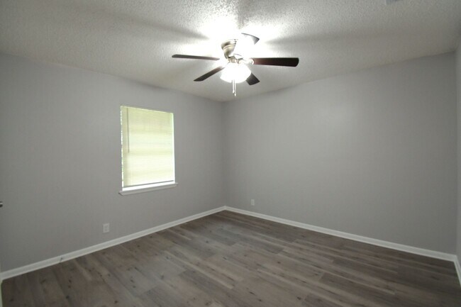 Building Photo - Whitehouse ISD - 3 Bedroom, 2 Bath Duplex, Lawn Care Provided!