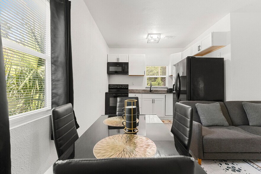 Building Photo - 2213 E 18th Ave