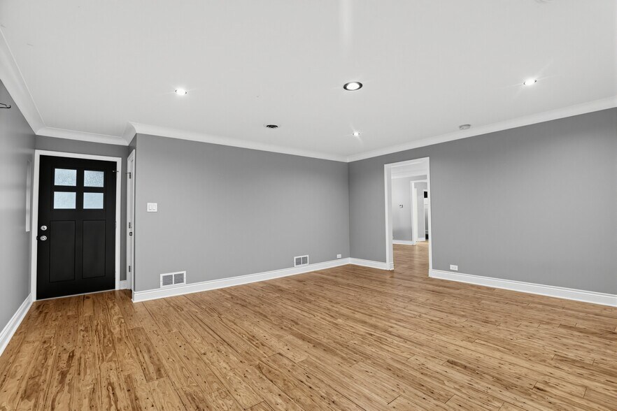 Building Photo - 18307 Wildwood Ave