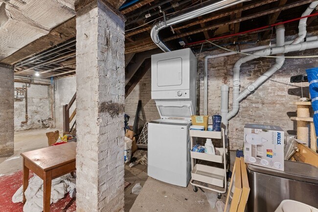 Building Photo - 6 W Cottage St