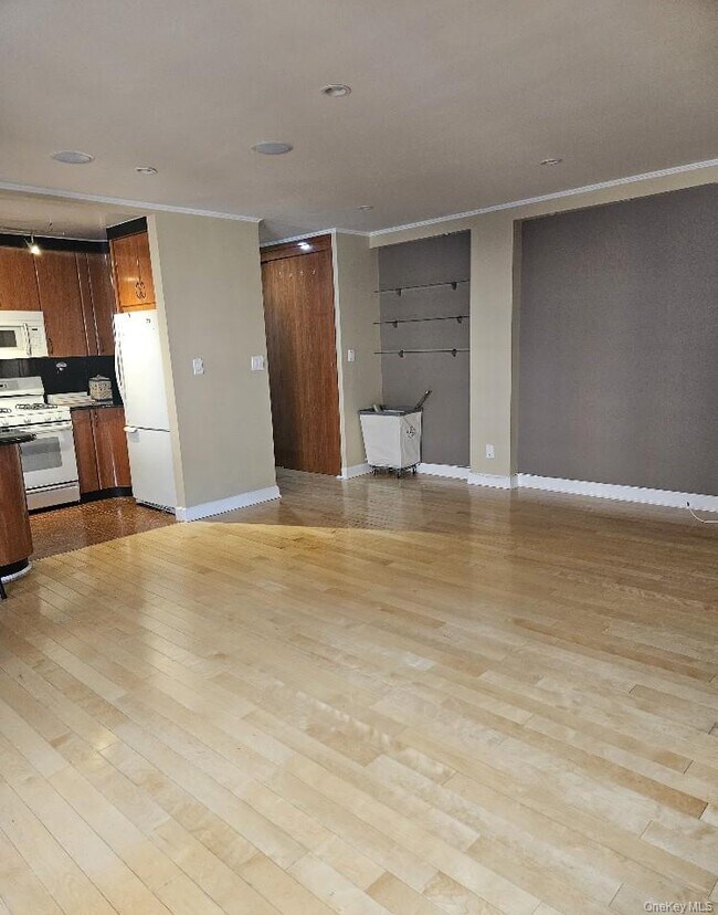 Building Photo - 105-30-105-66 66th Ave