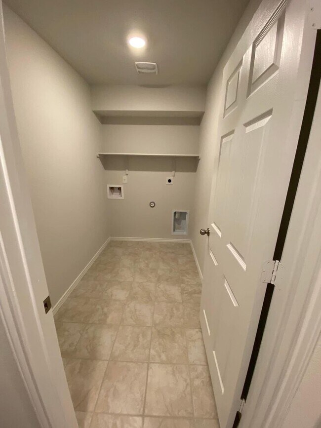 Building Photo - 9509 Murandy Dr