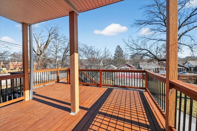 Building Photo - 1420 Bredell Ave