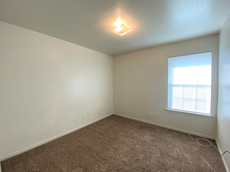 Building Photo - 409 W Dale Ave
