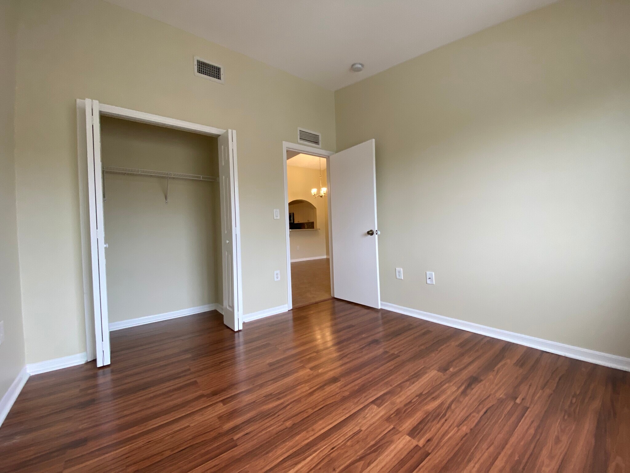 Building Photo - 1320 SE 31st Ct