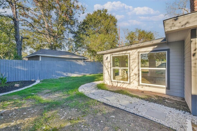 Building Photo - 6315 Overdale St