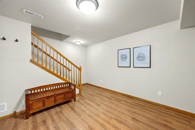 Building Photo - 2 Bedroom, 2-1/2 Bath Townhouse on Iowa City East Side!!