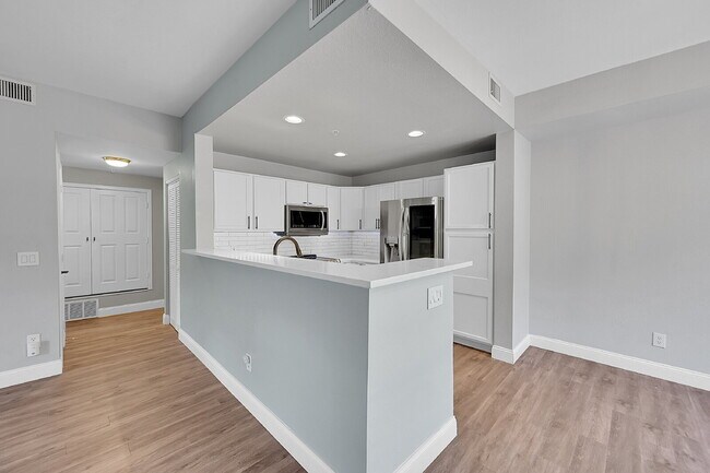 Building Photo - $1,995.00 - 2 Bedrooms, 2 Bathroom, Condo ...