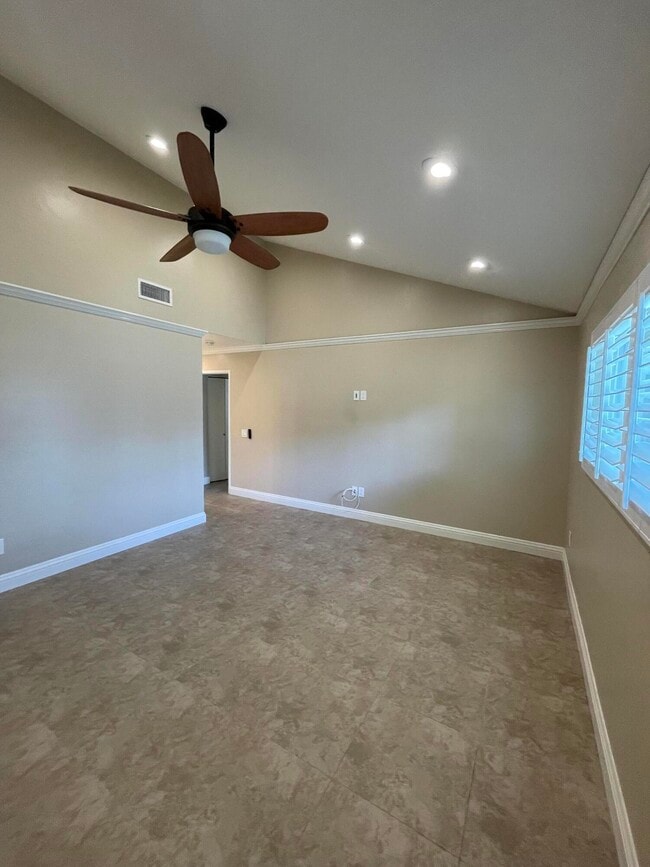 Building Photo - 74940 San Simeon Dr