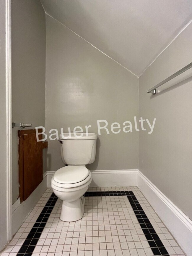 Building Photo - Three bedrooms, one and a half baths
