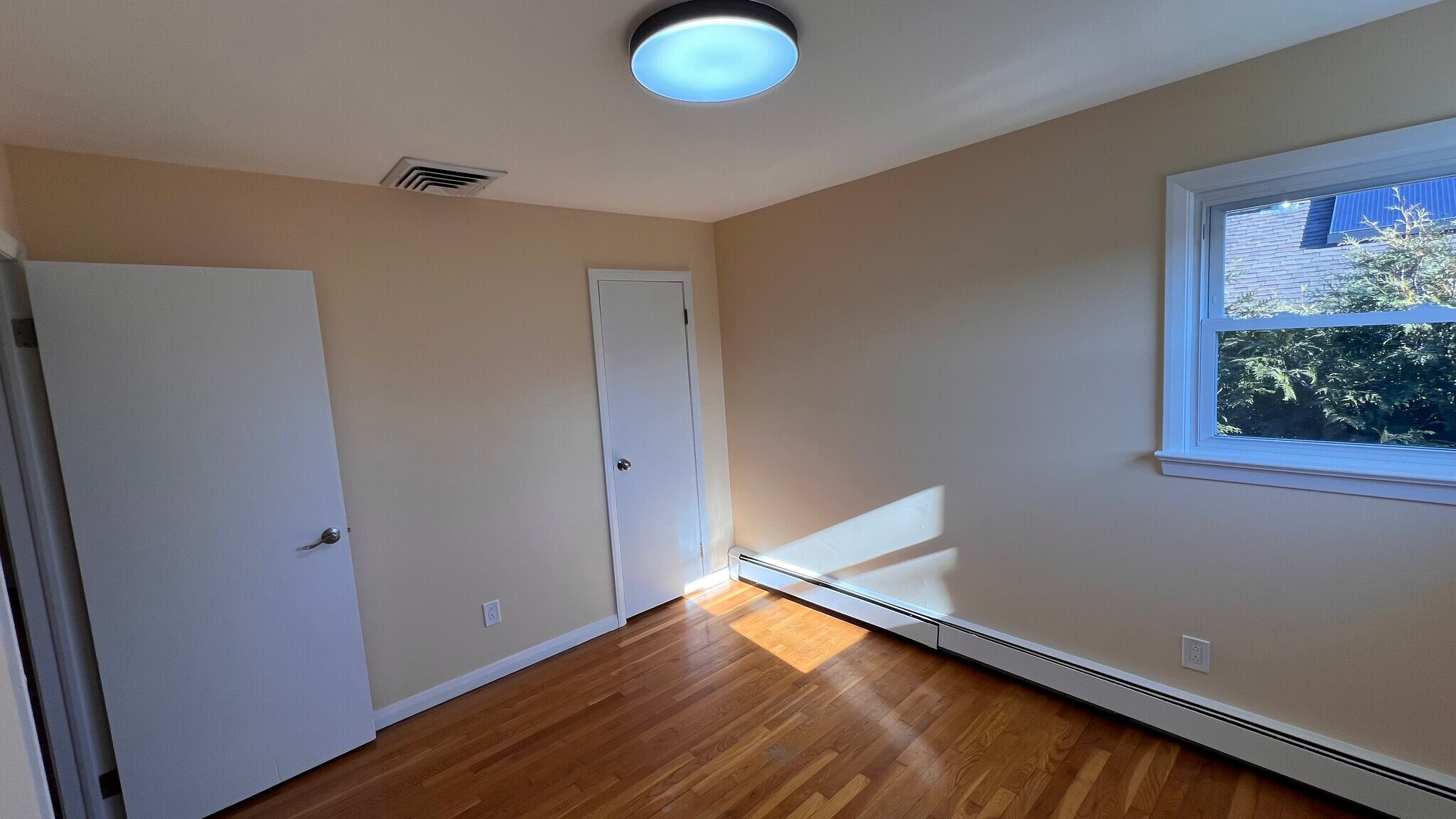 Building Photo - 372 Gilbert Ave