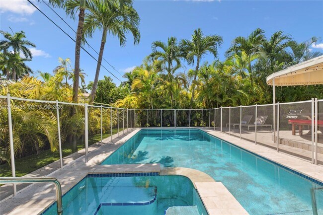 Building Photo - 7511 Miami View Dr