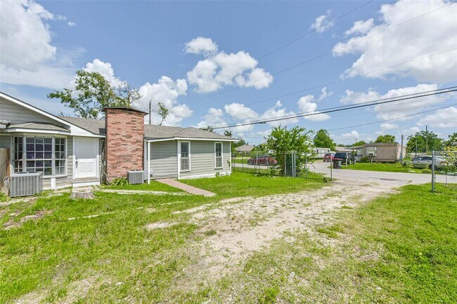 Building Photo - 14249 Brownsville St