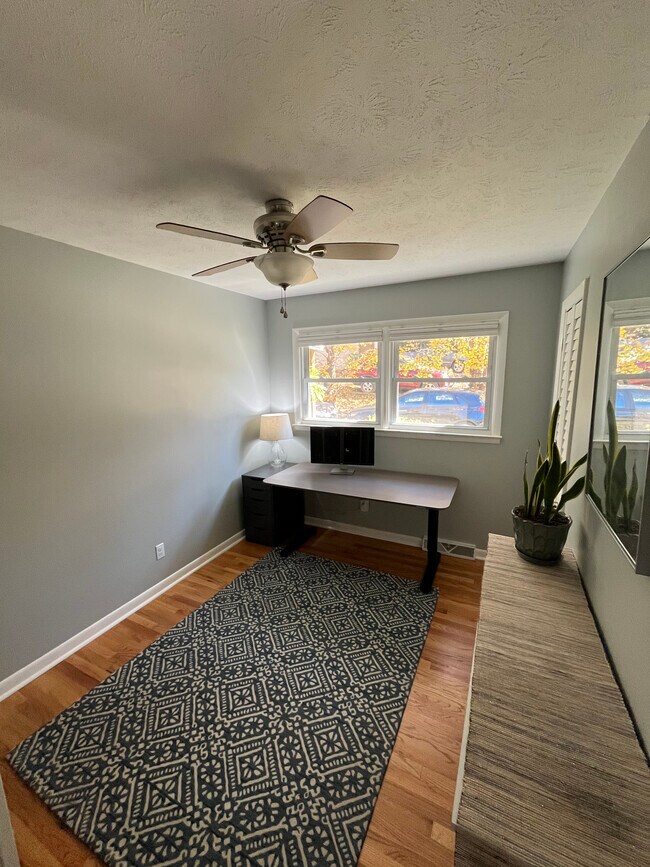 Building Photo - 44 Maple Ave