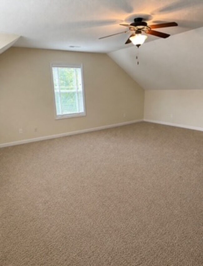 Building Photo - Maryville 37803 - 3 bedroom 2.5 bath home - Call Debra Johnson (865) 591-8281