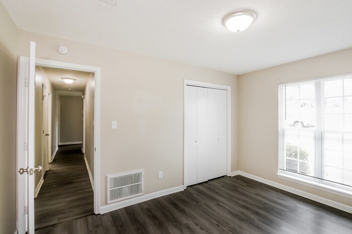 Building Photo - 3513 Hilltop Dr