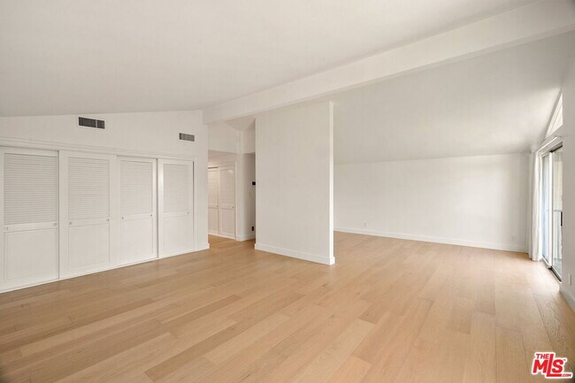 Building Photo - 650 N Tigertail Rd