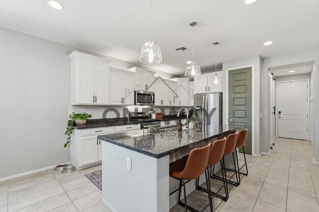 Building Photo - 9854 Thatcher Ave