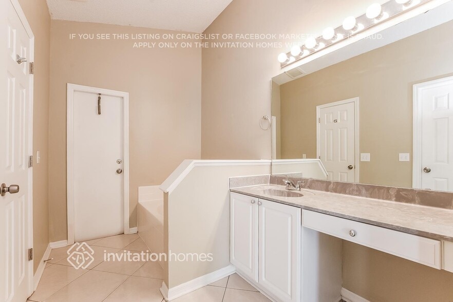 Building Photo - 820 Brightview Dr