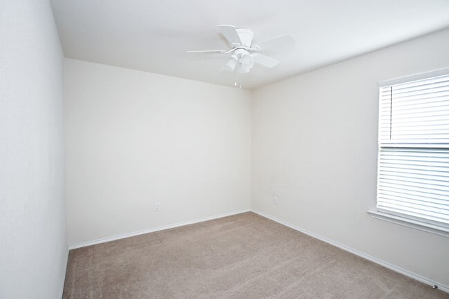Building Photo - 138 Buttercup Bnd