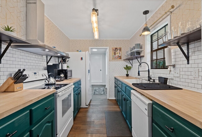 Building Photo - 2001 N 61st Ave