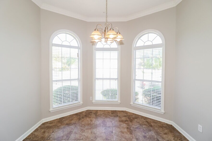 Building Photo - 4011 Chesapeake Way