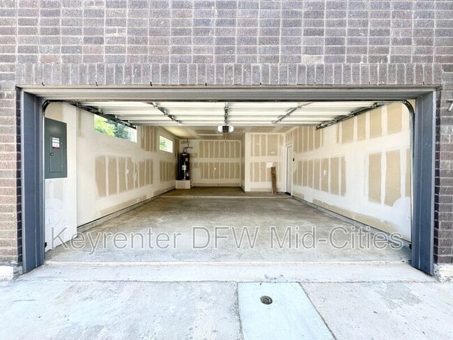 Building Photo - 7327 Uloho Wy