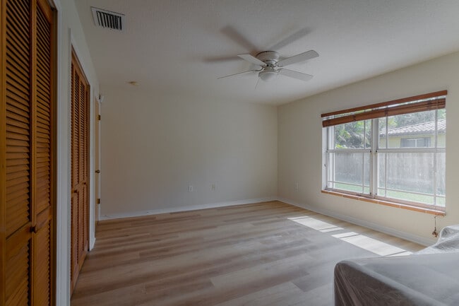 Building Photo - 3715 SW 58th Ct