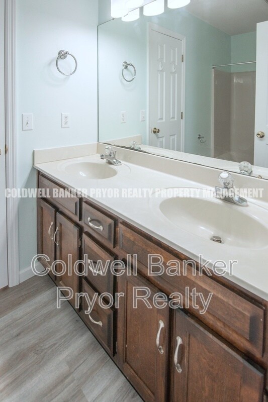 Building Photo - 1244 N Concord Rd