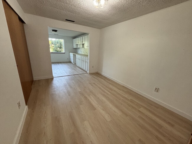 Building Photo - 3257 Halverson Ave