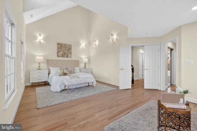 Building Photo - 700 Kahn Pl