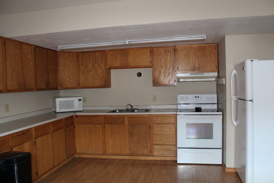 Building Photo - 84 N Court St
