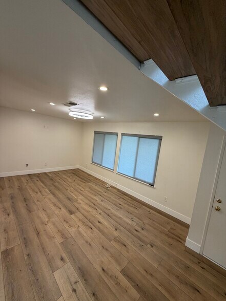 Building Photo - 3832 Chelsea Dr