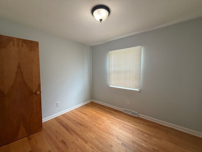Building Photo - 2846 Envoy Dr