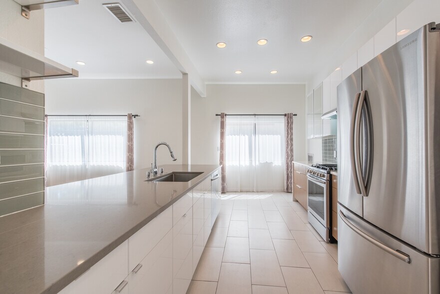 Kitchen/breakfast area - 2781 Mira Vista Dr