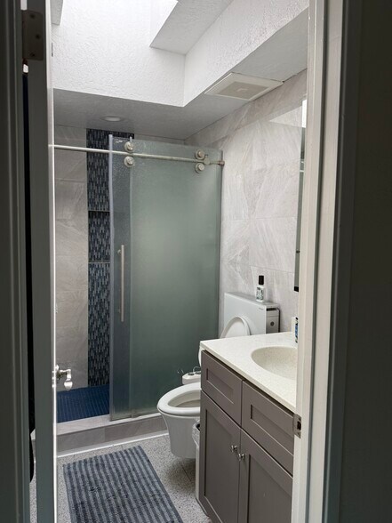 Second Bathroom - 3647 Keystone Ave